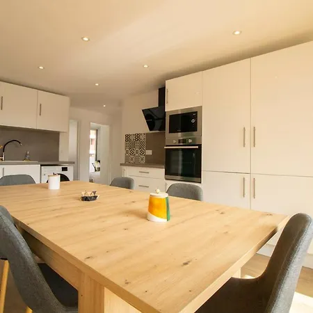 Appartement 005- 6 Chambres, Tramway, Parking,clim