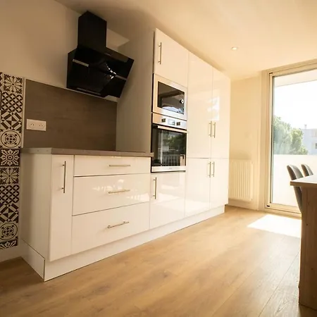 Appartement 005- 6 Chambres, Tramway, Parking,clim Montpellier