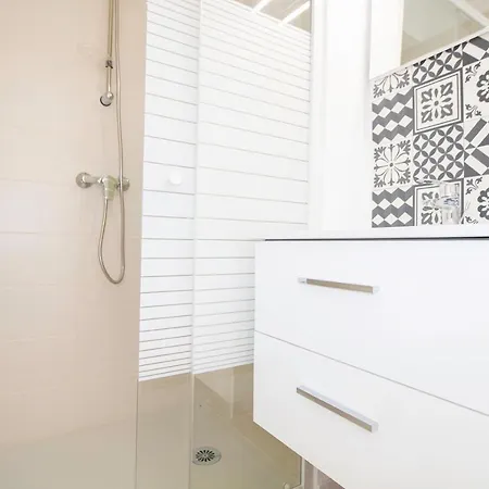 Apartament 005- 6 Chambres, Tramway, Parking,clim *